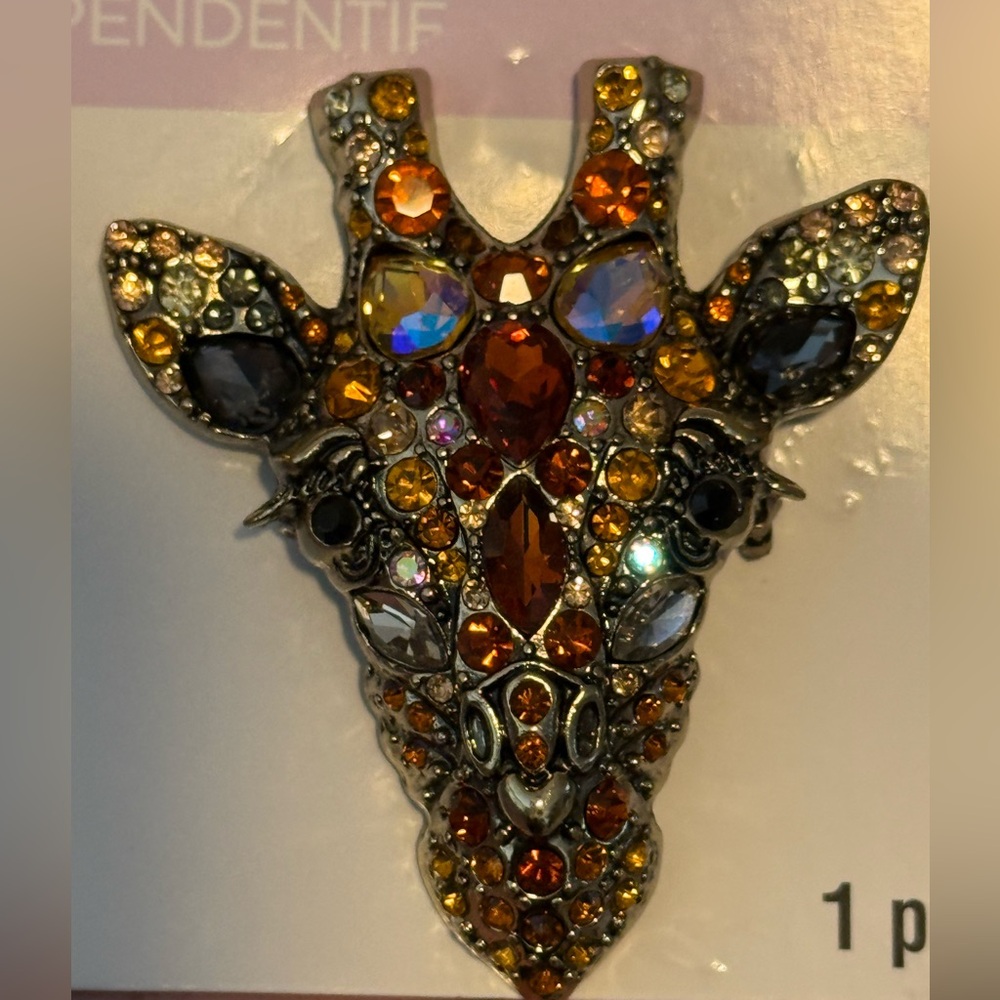NEW Elegant Sparkling Colorful Giraffe Brooch